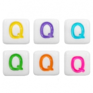 Abalorios alfabeto acr&iacute;lico letra Q multicolor-blanco