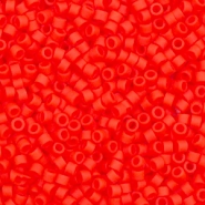 Abalorios Miyuki Delica's 11/0 Opaque matte vermillion red DB-757