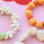 Set de inspiraciones Cree una bella colección de joyas con abalorios de cerámica