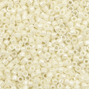 Abalorios Miyuki Delica's 11/0 Celyon crystal ivory DB-1900