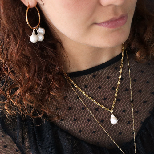 Elaboraci&oacute;n de joyas minimalistas con perlas de agua dulce y fornituras para pendiente base doradas