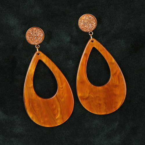 D&eacute;jate inspirar: Dise&ntilde;a pendientes de tendencia con ayuda de los colgantes de reina