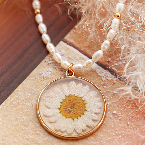 &iexcl;La joyer&iacute;a m&aacute;s bonita la haces con los colgantes de flores secas!