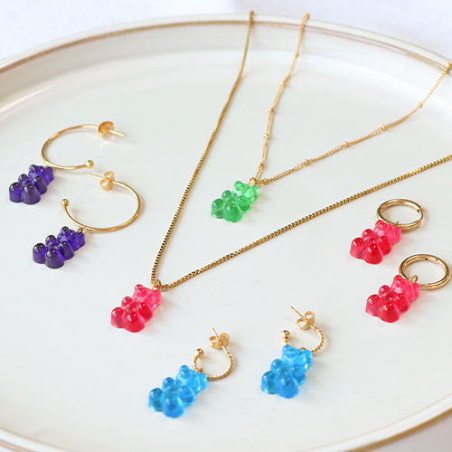 Ideas creativas para crear colorida bisuter&iacute;a con colgantes de ositos de goma