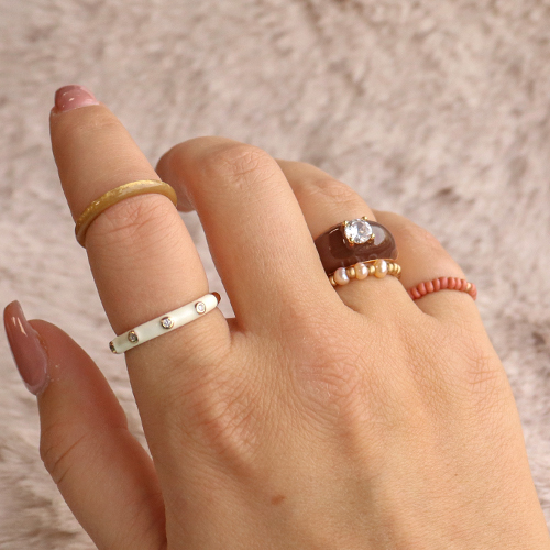 Arma tu propia colecci&oacute;n de anillos con esta l&iacute;nea anillos met&aacute;licos de lat&oacute;n