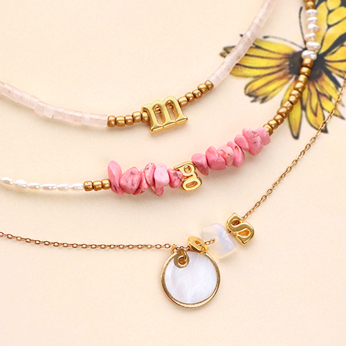 Ponte en marcha y crea pulseras y collares con abalorios letras
