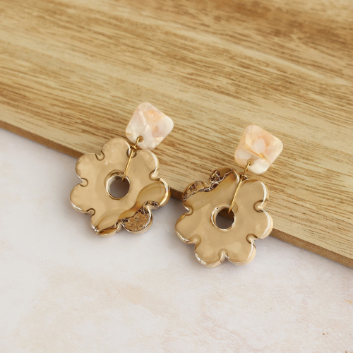 Manos a la obra con las flores de cer&aacute;mica DQ griega para joyer&iacute;a elegante