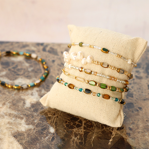  Crea bella joyer&iacute;a con abalorios de cristal con borde dorado