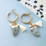 Collares y pendientes con piedras naturales