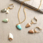 Collares y pendientes con piedras naturales