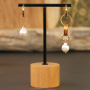 Elaboraci&oacute;n de joyas minimalistas con perlas de agua dulce y fornituras para pendiente base doradas