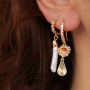 Dise&ntilde;a pendientes de tendencia con los colgantes met&aacute;licos de lat&oacute;n