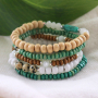 Manos a la obra con los abalorios de madera y crea preciosas pulseras