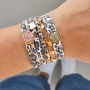 Crea divertidas pulseras y coleteros para pelo con la cinta el&aacute;stica cosida leopardo: