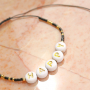 Modernas pulseras de macram&eacute; con cuentas Miyuki y abalorios letras.