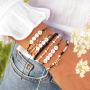 Modernas pulseras de macram&eacute; con cuentas Miyuki y abalorios letras.