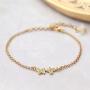 Pendientes y pulseras de tendencia con colgantes y entrepiezas con zirconia: