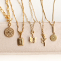Inspiraci&oacute;n para crear joyer&iacute;a de tendencia con colgantes de acero inoxidable.