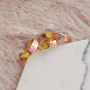 Combina estos coloridos anillos y pendientes con joyas hechas a mano