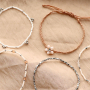 Elegante colecci&oacute;n de pulseras con abalorios hematita
