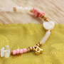 Ponte en marcha y crea pulseras y collares con abalorios letras