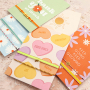 Cintas de colores y  tarjetas de joyer&iacute;a de dise&ntilde;o propio