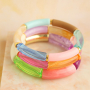 Ideas para pulseras con abalorios acr&iacute;licos, cuentas faceteadas y cinta con texto.