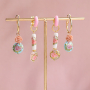 Creaci&oacute;n de pendientes de verano con abalorios de cristal con flores