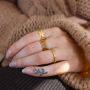 Ideas para combinar anillos de acero inoxidable ya listos