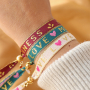 Ponte creativa con la cinta con texto