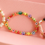 &iexcl;D&eacute;jate inspirar! Crea pulseras de abalorios con un toque alegre.