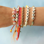 Crea joyas personalizadas con abalorios letras en cer&aacute;mica