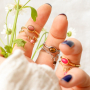 Elegantes anillos de acero inoxidable con piedra natural