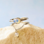 Elegantes anillos de acero inoxidable con piedra natural