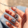 Crea divertidos collares y pulseras con colgantes de coraz&oacute;n de acero inoxidable
