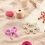 Dise&ntilde;a colgantes navide&ntilde;os con abalorios acr&iacute;licos