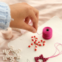 Dise&ntilde;a colgantes navide&ntilde;os con abalorios acr&iacute;licos