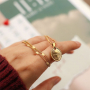 Dise&ntilde;a joyas &uacute;nicas con dijes de acero inoxidable con n&uacute;meros de &aacute;ngeles