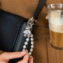Dise&ntilde;a accesorios atractivos con colgantes llamativos