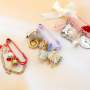Trucos para dise&ntilde;ar con broches imperdibles decorativos con ojales
