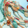Crea coloridos collares con abalorios redondos de cristal