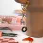 Crear joyas DIY con colgantes met&aacute;licos