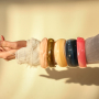 Pulseras bangle & broches: las piezas statement de la temporada