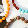Collares coloridos con abalorios acr&iacute;licos DQ redondos 