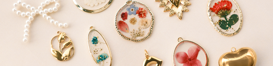 Nueva serie de cl&aacute;sicos colgantes con flores secas